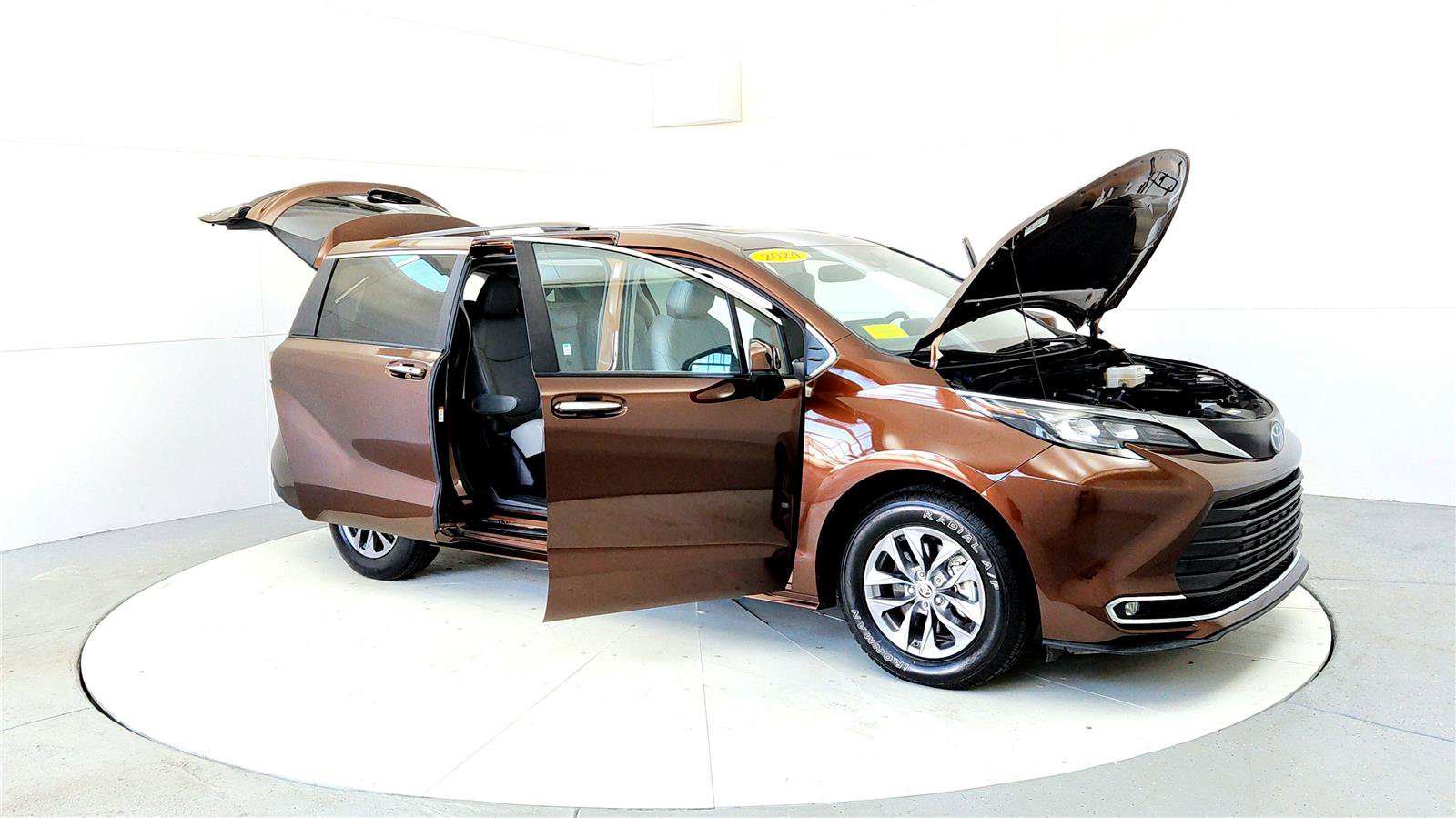 Certified 2024 Toyota Sienna XLE image 12