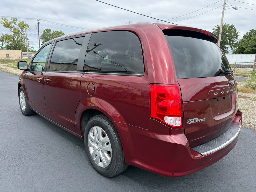 Used 2018 Dodge Grand Caravan SE FWD image 3
