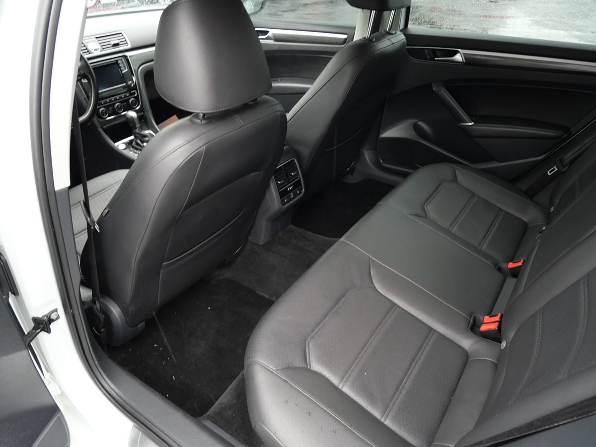 Used 2017 Volkswagen Passat 1.8T SE FWD image 23