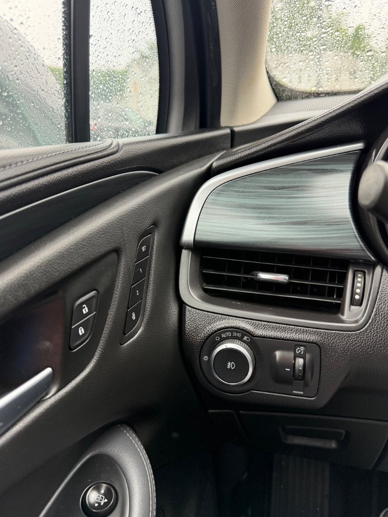 Used 2020 Buick Envision Essence FWD image 13