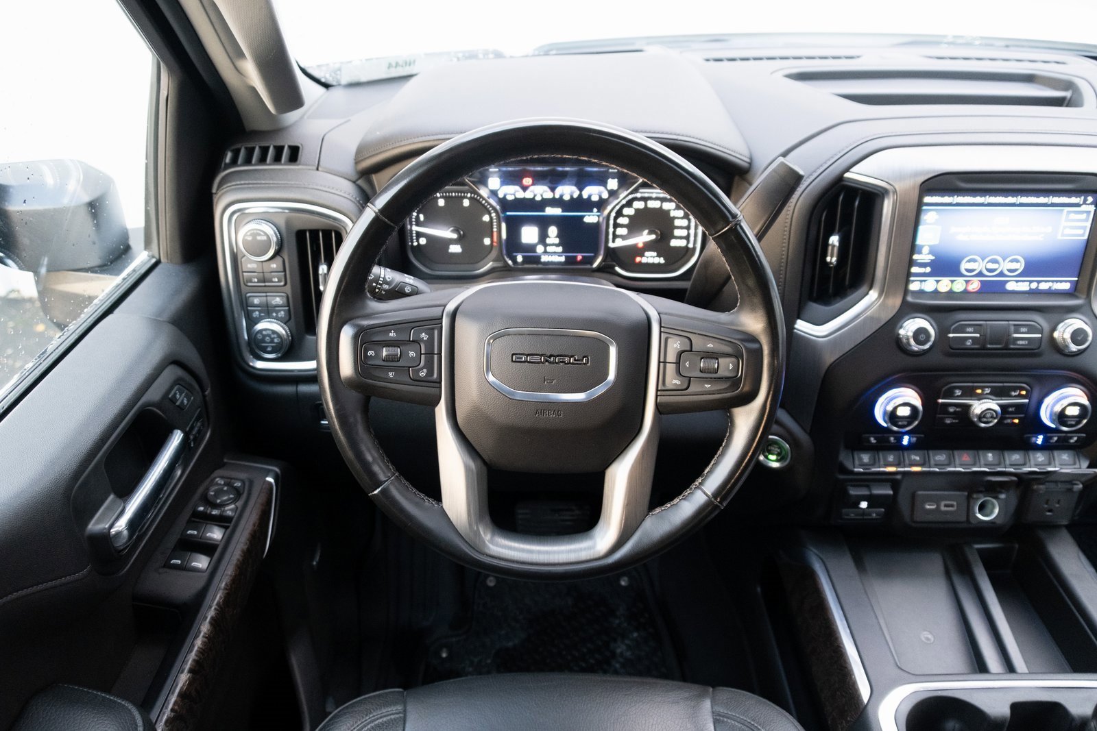 Used 2023 GMC Sierra 3500 Denali image 2