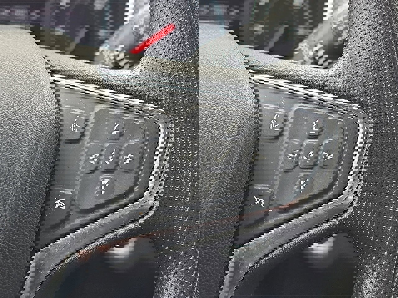 Used 2024 Chevrolet Equinox LS image 23