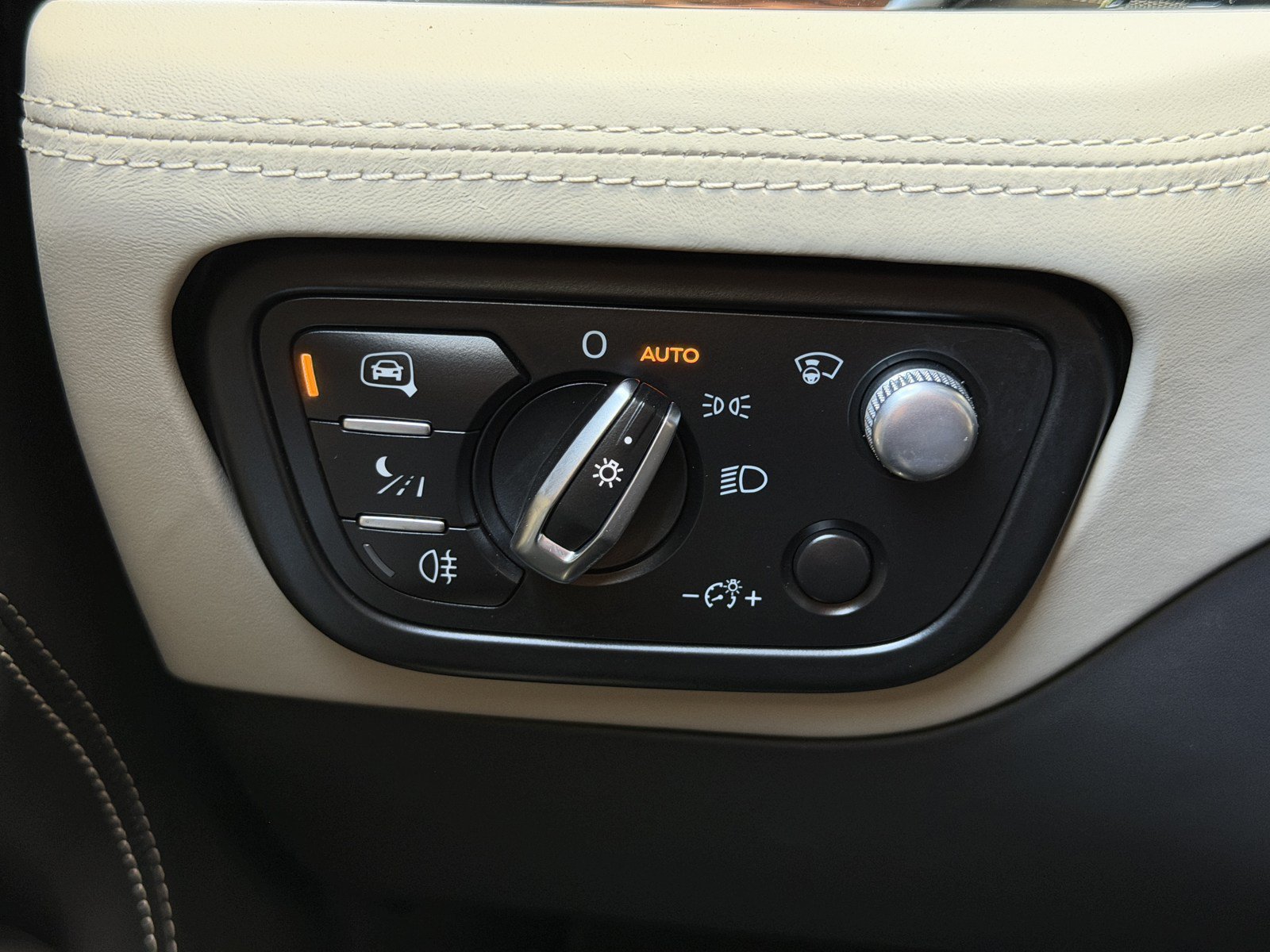 Certified 2023 Bentley Bentayga AWD/4WD image 19