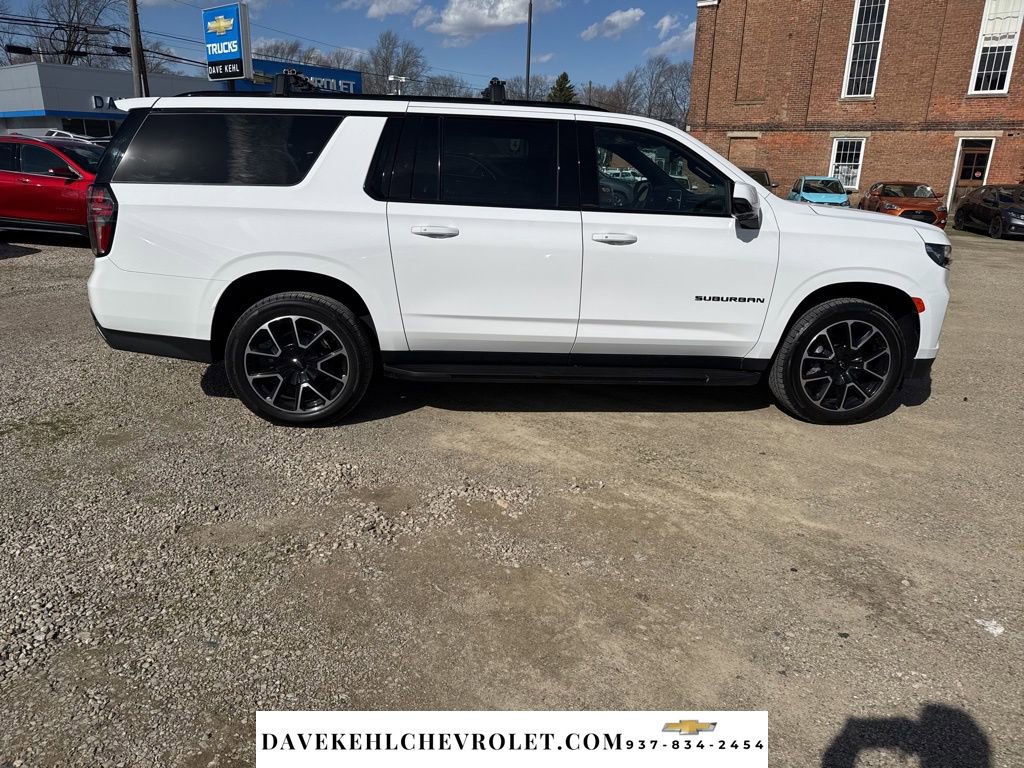 Used 2023 Chevrolet Suburban RST w/ Luxury Package image 2