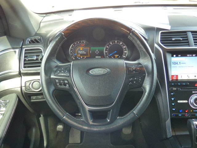 Used 2017 Ford Explorer Platinum AWD/4WD image 22