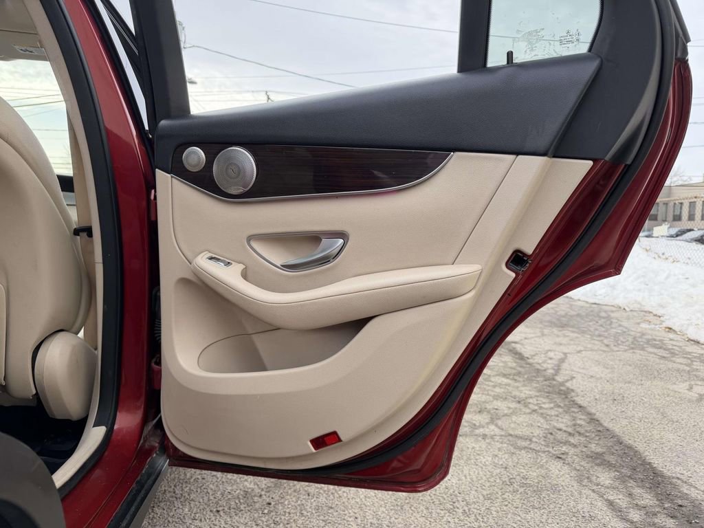 Used 2021 Mercedes-Benz GLC 300 4MATIC image 17