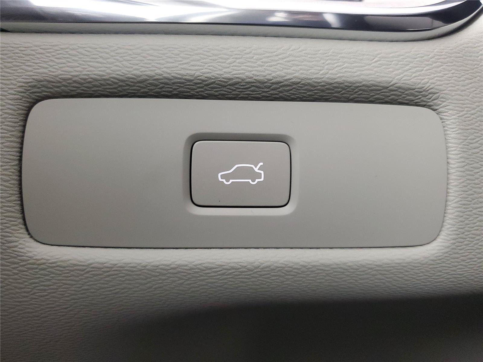 New 2026 Volvo XC60 B5 Ultra w/ Protection Package Premier AWD/4WD image 35