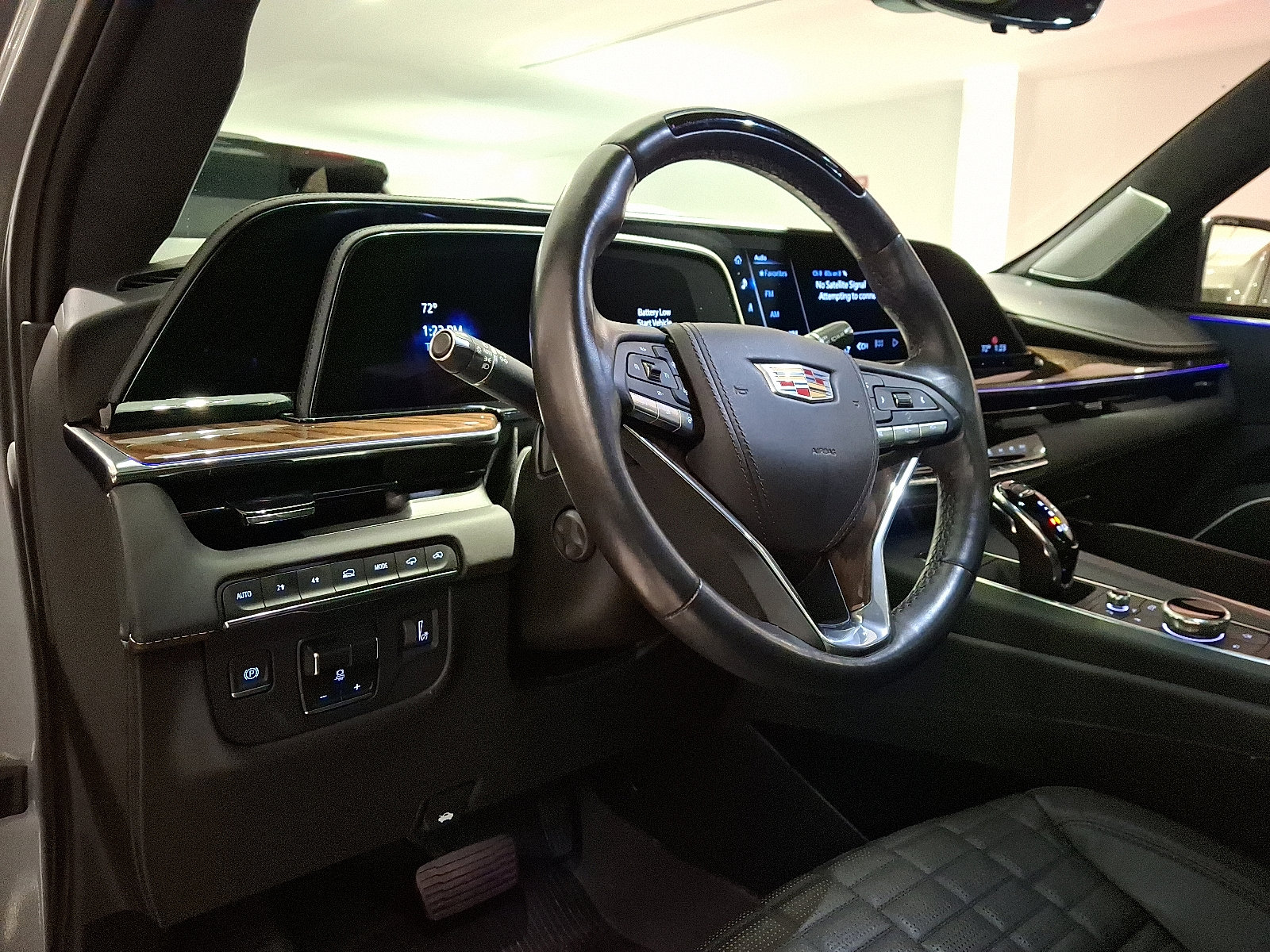 Used 2023 Cadillac Escalade Premium Luxury Platinum image 13