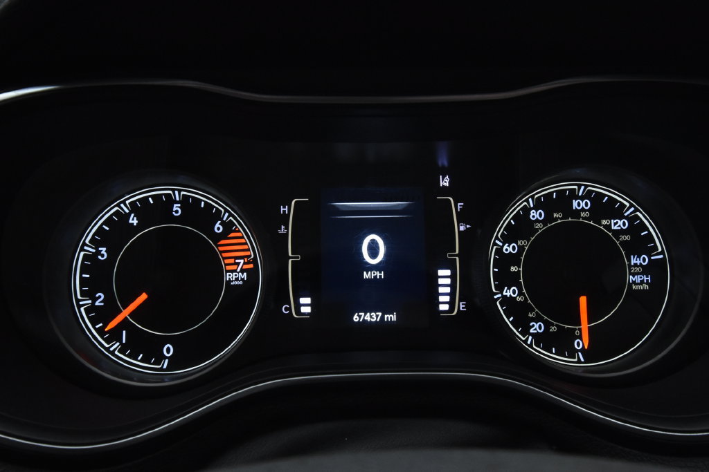 Used 2021 Jeep Cherokee Latitude FWD image 15