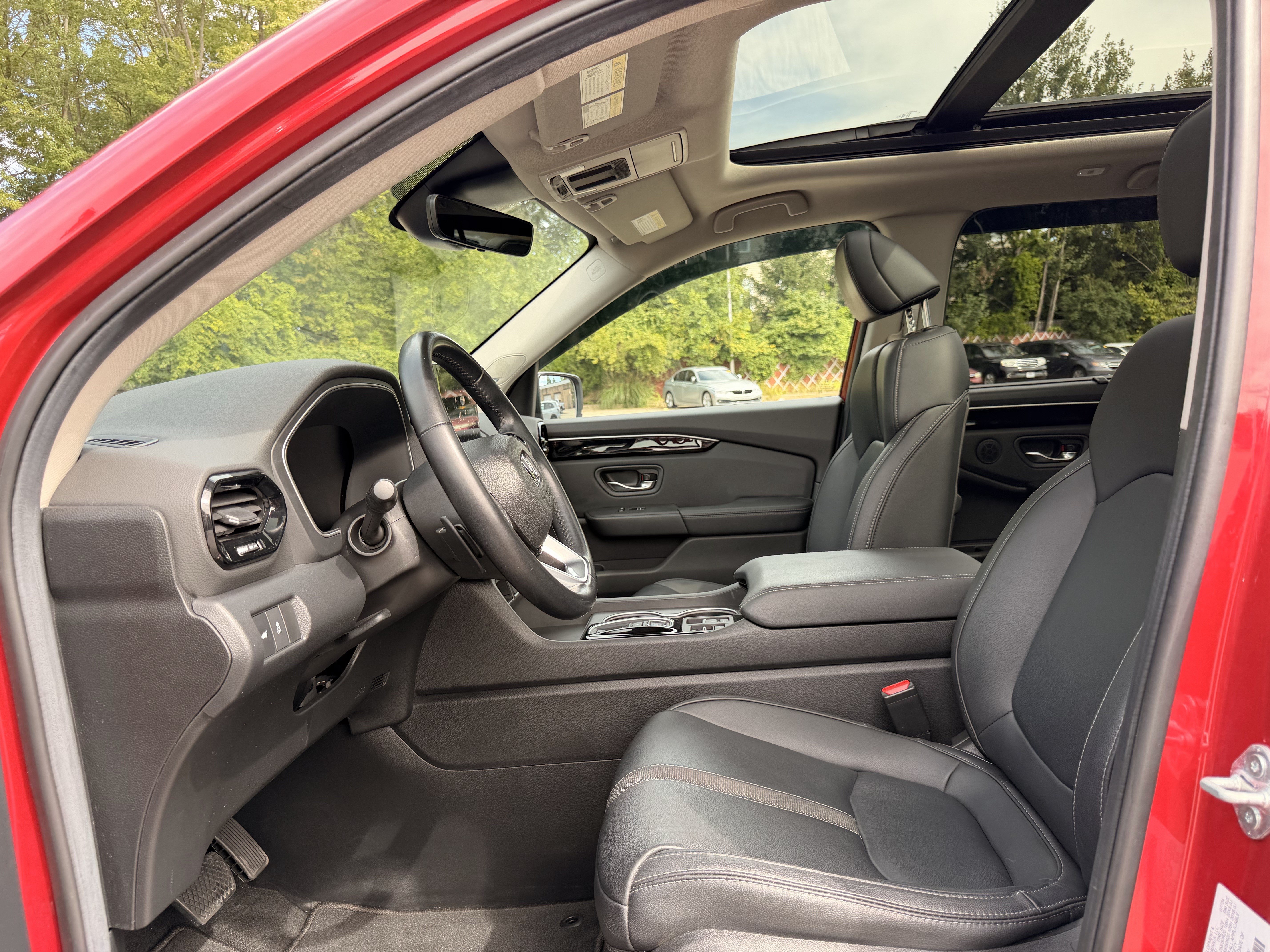 Used 2025 Honda Pilot Touring image 14