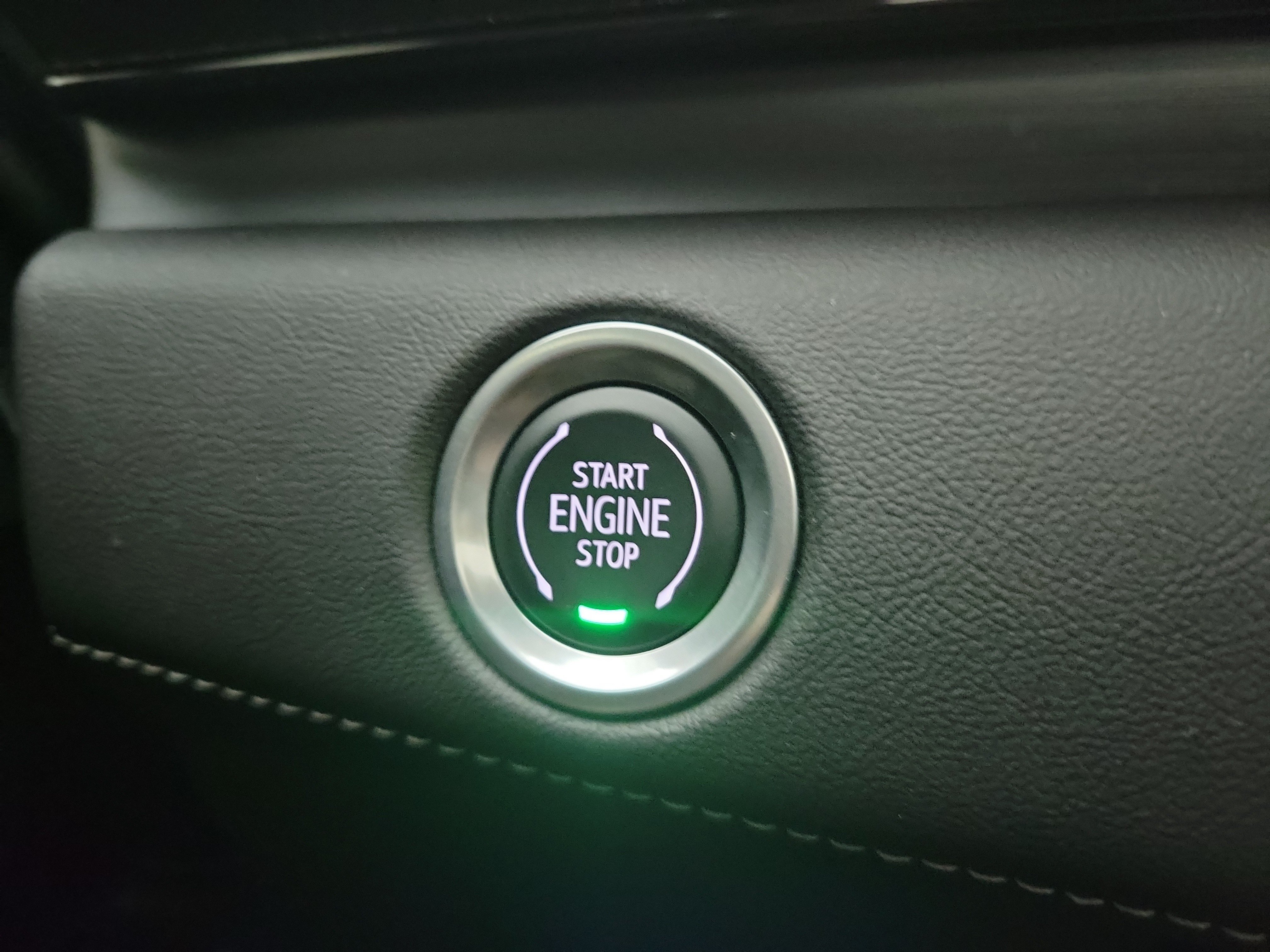 Used 2023 Cadillac Escalade Premium Luxury RWD image 32