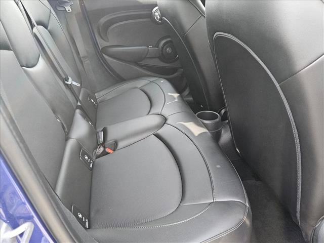 Used 2020 MINI Cooper 4-Door Hardtop w/ Storage Package FWD image 19