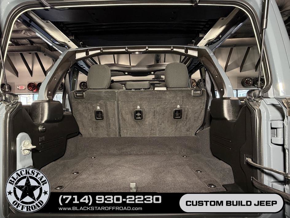 Used 2025 Jeep Wrangler Unlimited Rubicon 4xe w/ Convenience Group AWD/4WD image 31
