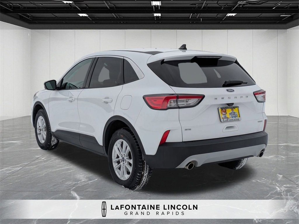 Used 2021 Ford Escape SE image 3