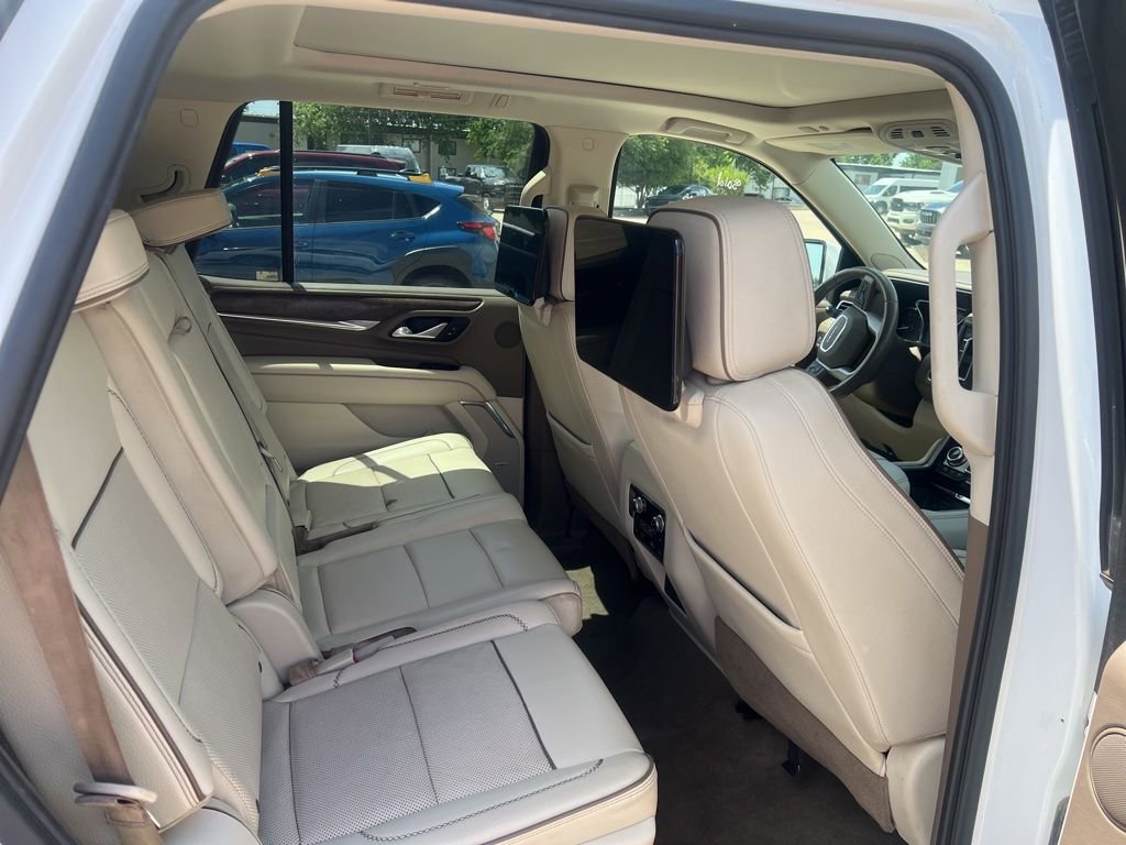Used 2021 GMC Yukon Denali w/ Denali Premium Package AWD/4WD image 8