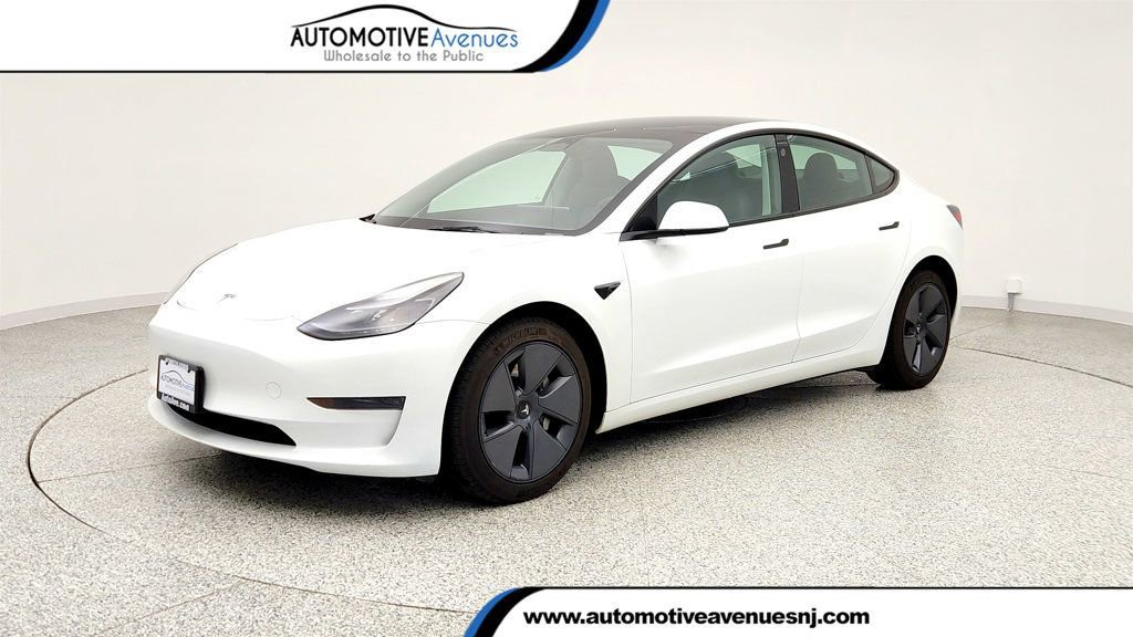 Used 2023 Tesla Model 3 Standard Range image 1