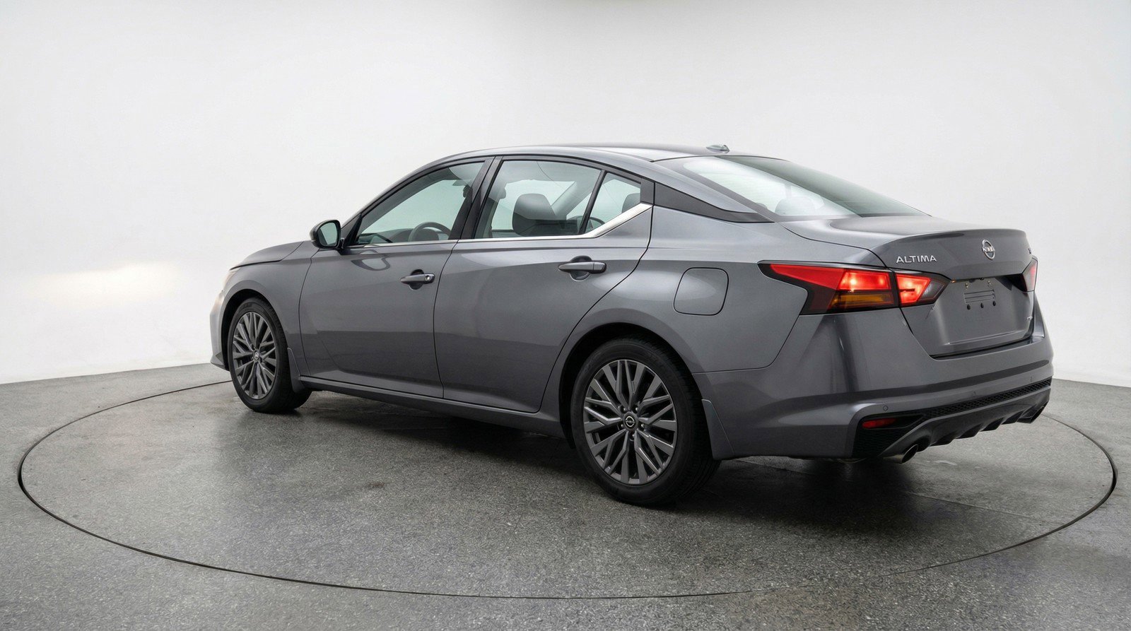 Used 2025 Nissan Altima 2.5 SV image 6