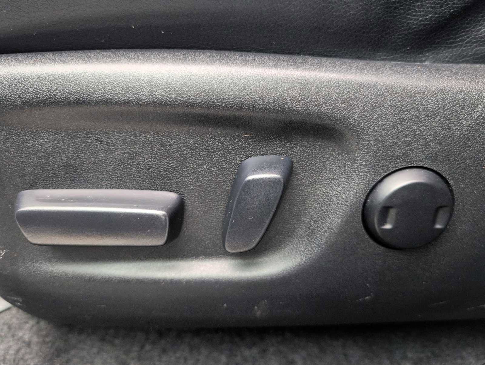 Used 2014 Toyota RAV4 Limited w/ Technology Package image 17