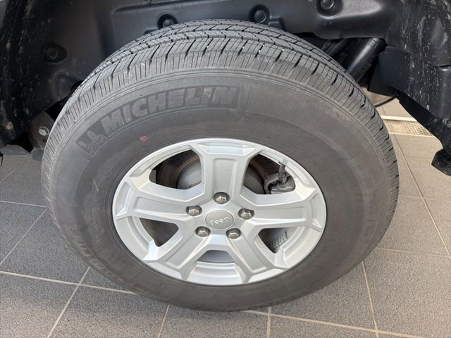 Used 2023 Jeep Wrangler Sport S AWD/4WD image 6