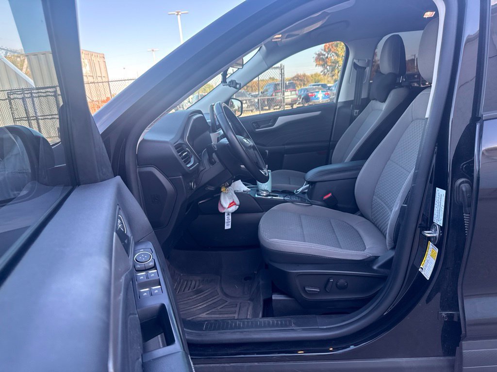 Used 2022 Ford Escape SE w/ SE Sport Appearance Package FWD image 10