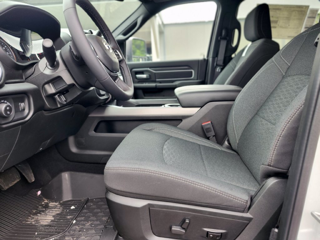New 2026 RAM 2500 Big Horn AWD/4WD image 18