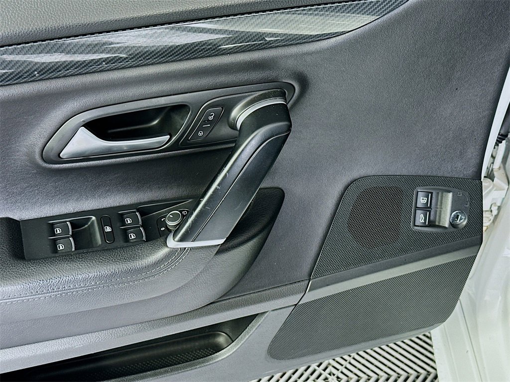 Used 2017 Volkswagen CC R-Line Executive image 17