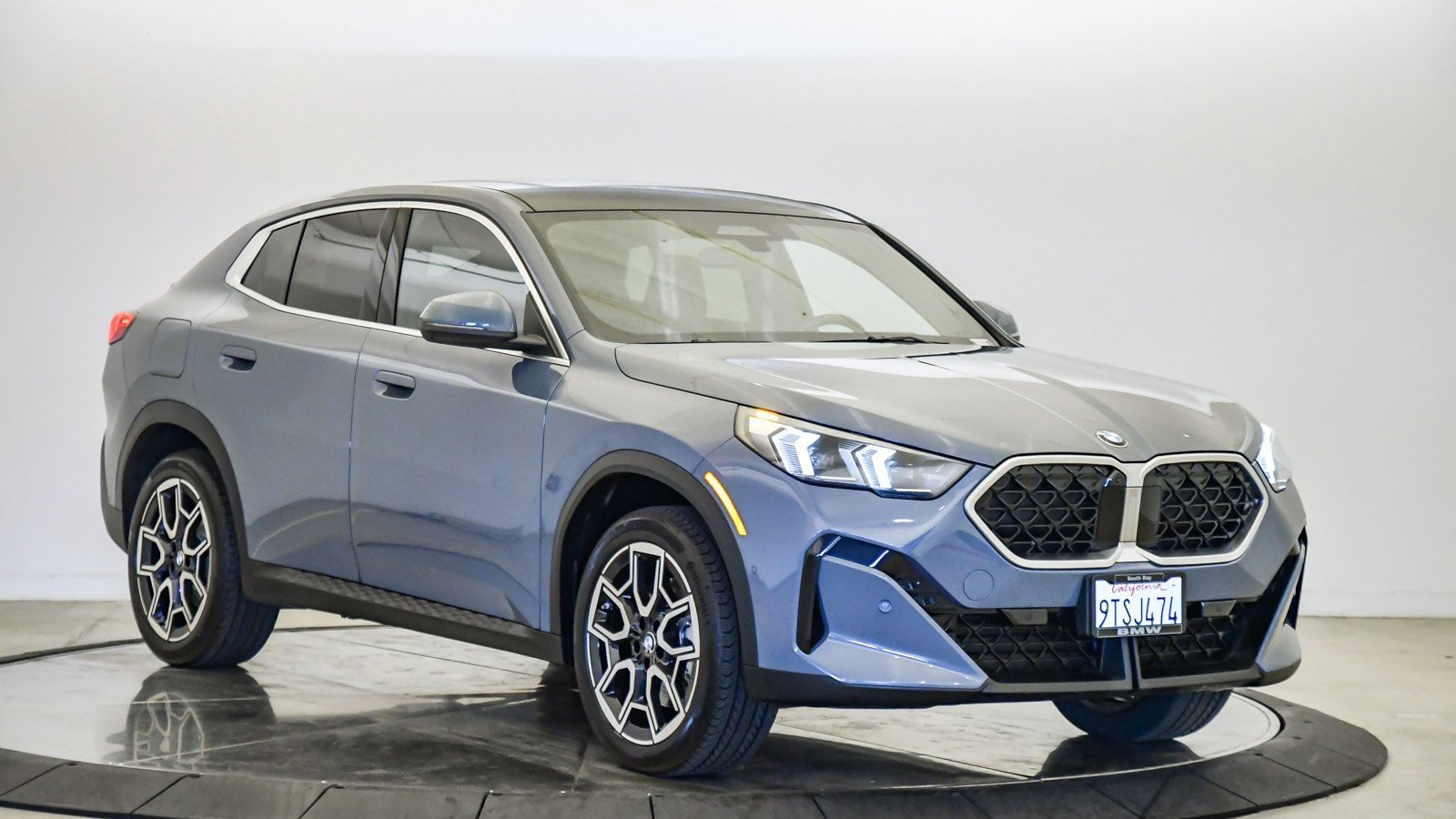 Used 2025 BMW X2 xDrive28i w/ Premium Package image 6