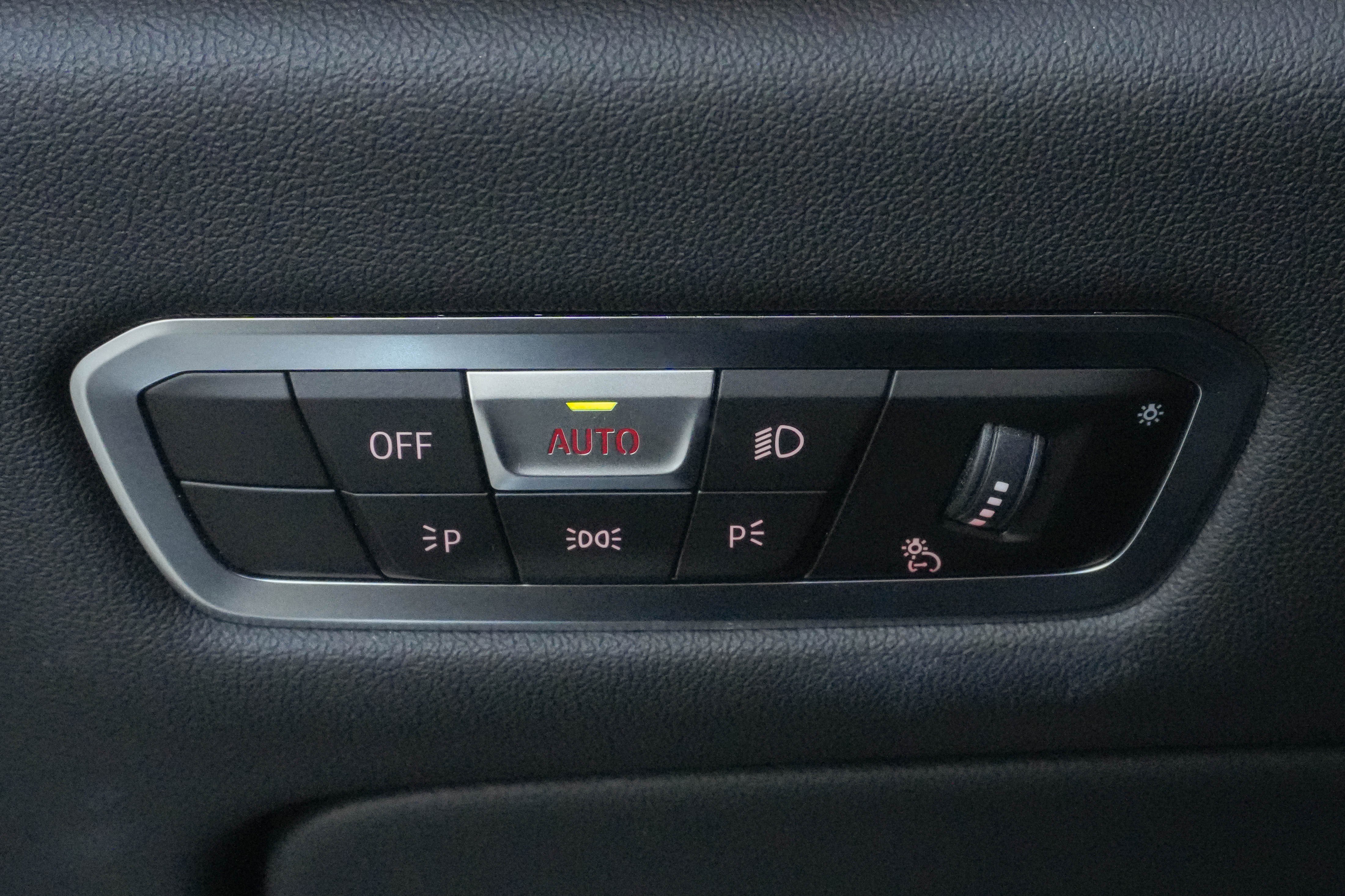 Used 2022 BMW X5 xDrive40i w/ M Sport Package image 14