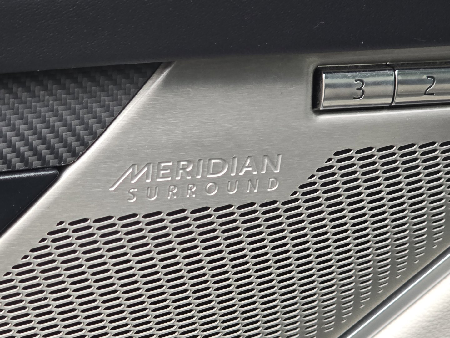 Used 2023 Jaguar F-PACE SVR image 17