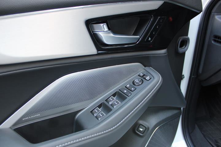 Certified 2025 Acura MDX FWD w/ Technology Package image 12