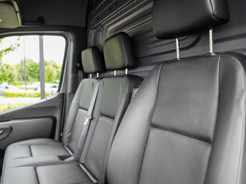 Used 2022 Mercedes-Benz Sprinter 2500 image 15