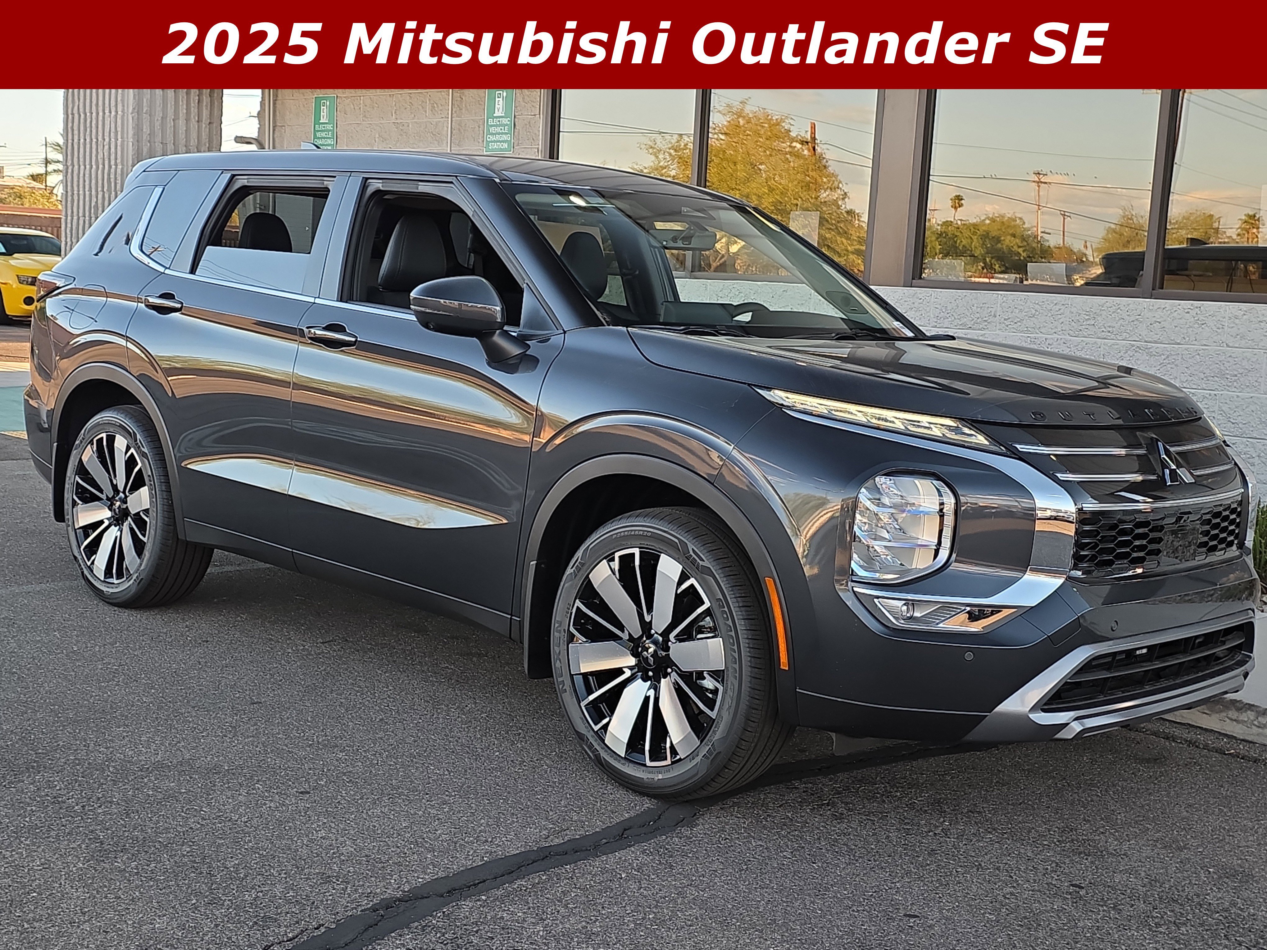 New 2025 Mitsubishi Outlander SE image 1