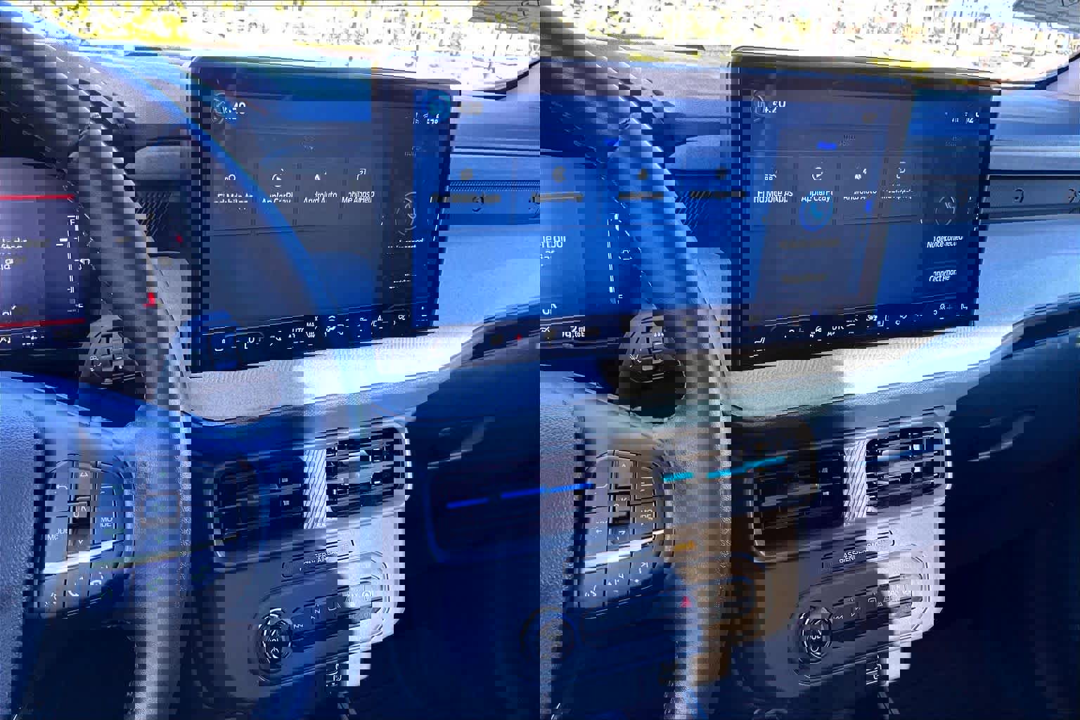 Used 2025 Ford Maverick XLT w/ XLT Luxury Package image 12