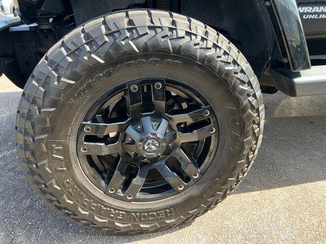 Used 2017 Jeep Wrangler Unlimited Sahara w/ Connectivity Group image 25