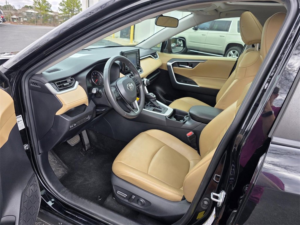 Used 2020 Toyota RAV4 XLE Premium image 23