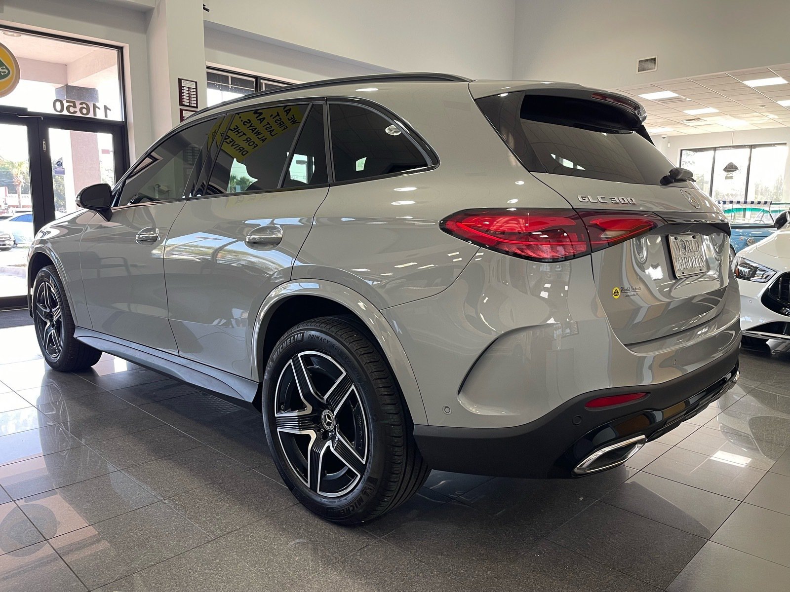 Used 2025 Mercedes-Benz GLC 300 4MATIC image 3