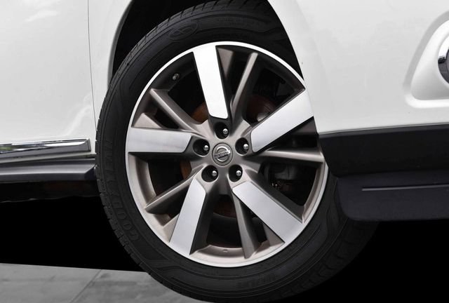 Used 2014 Nissan Pathfinder Platinum w/ Platinum Premium Package AWD/4WD image 3