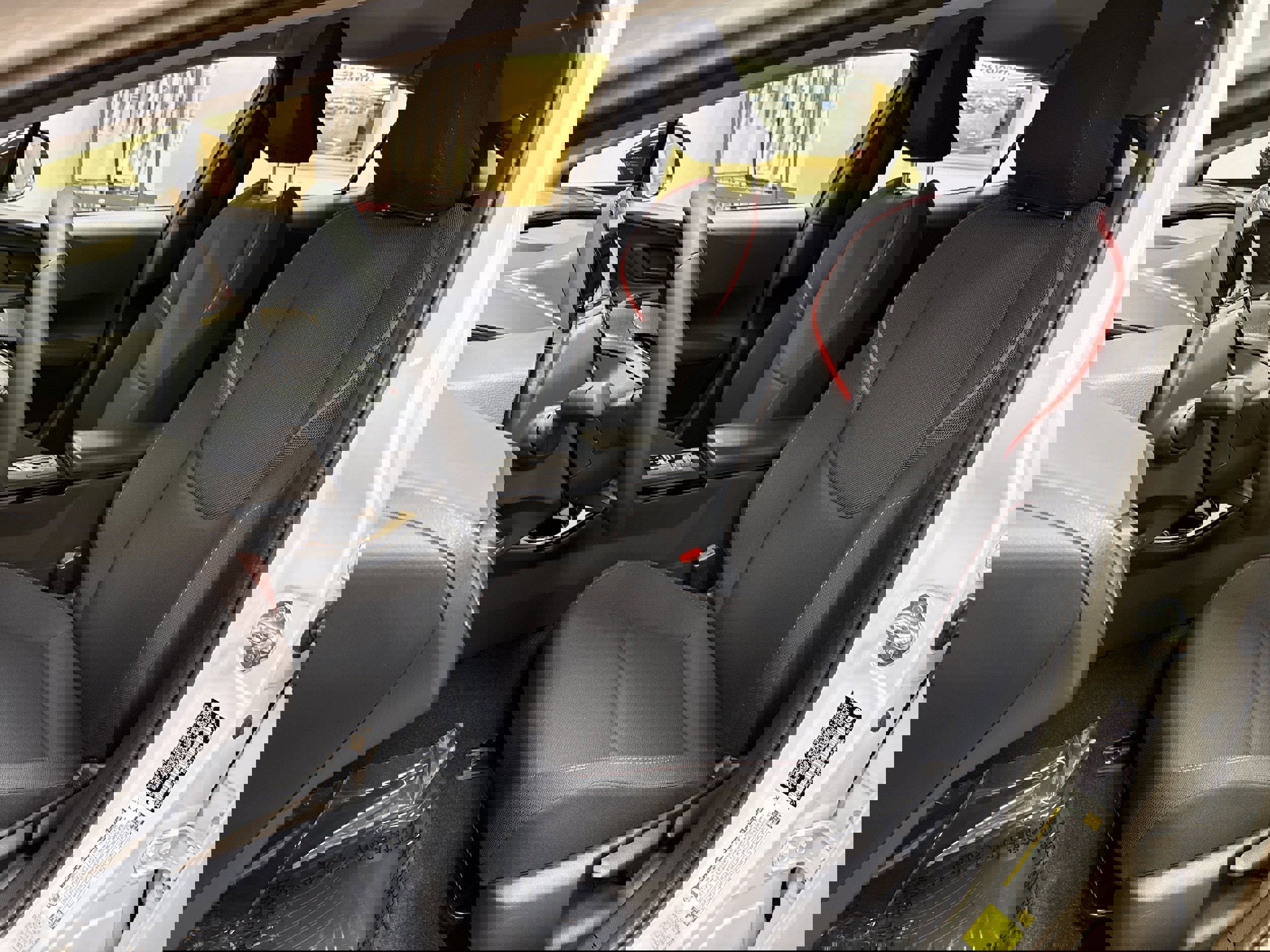 Used 2025 Toyota Prius SE image 6