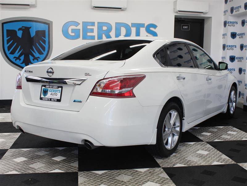 Used 2013 Nissan Altima 2.5 SL w/ Technology Pkg FWD image 4