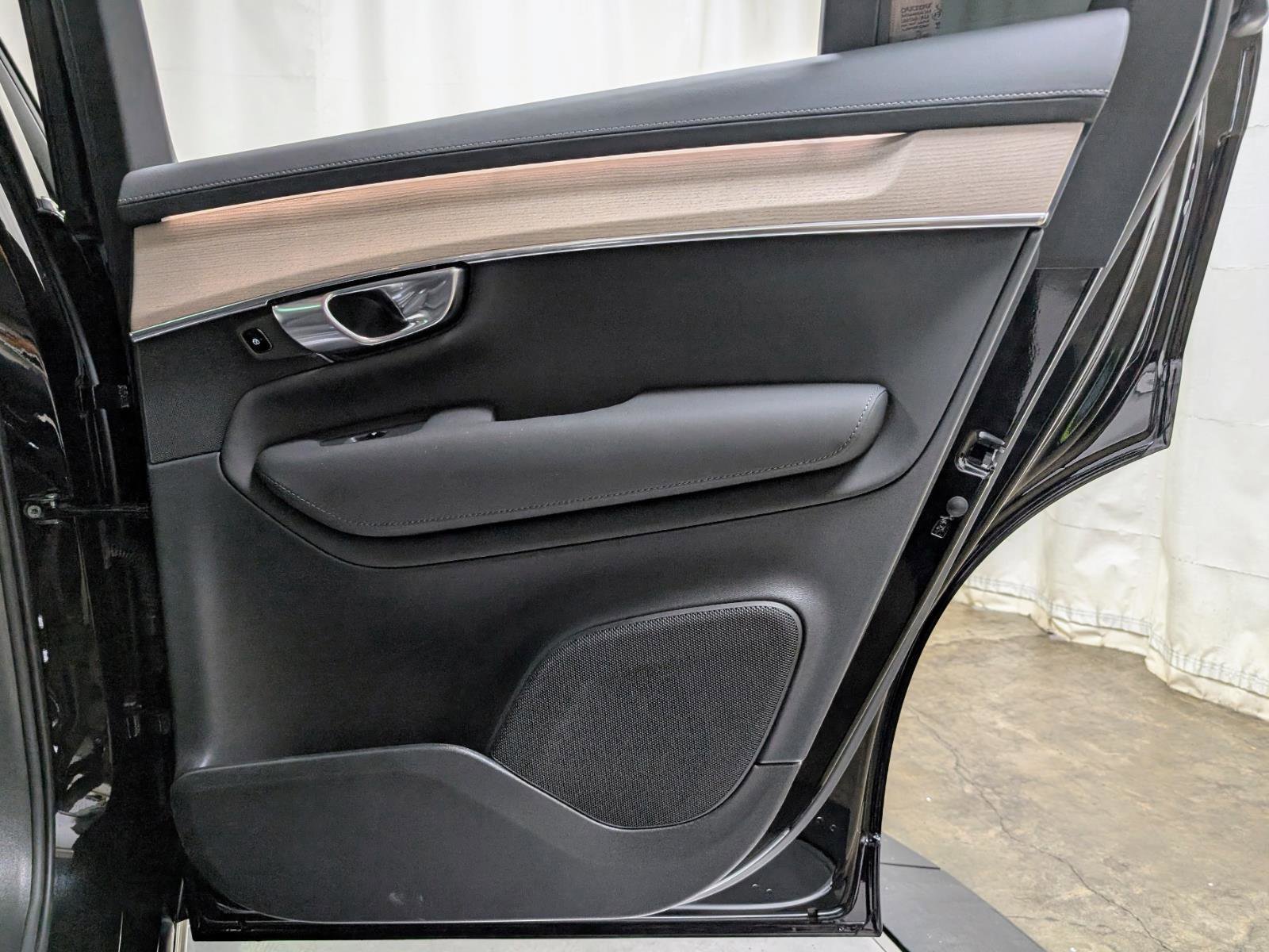 Used 2025 Volvo XC90 B5 Core w/ Protection Package Premier image 25