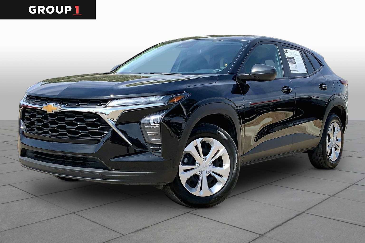 Used 2025 Chevrolet Trax LS FWD image 1
