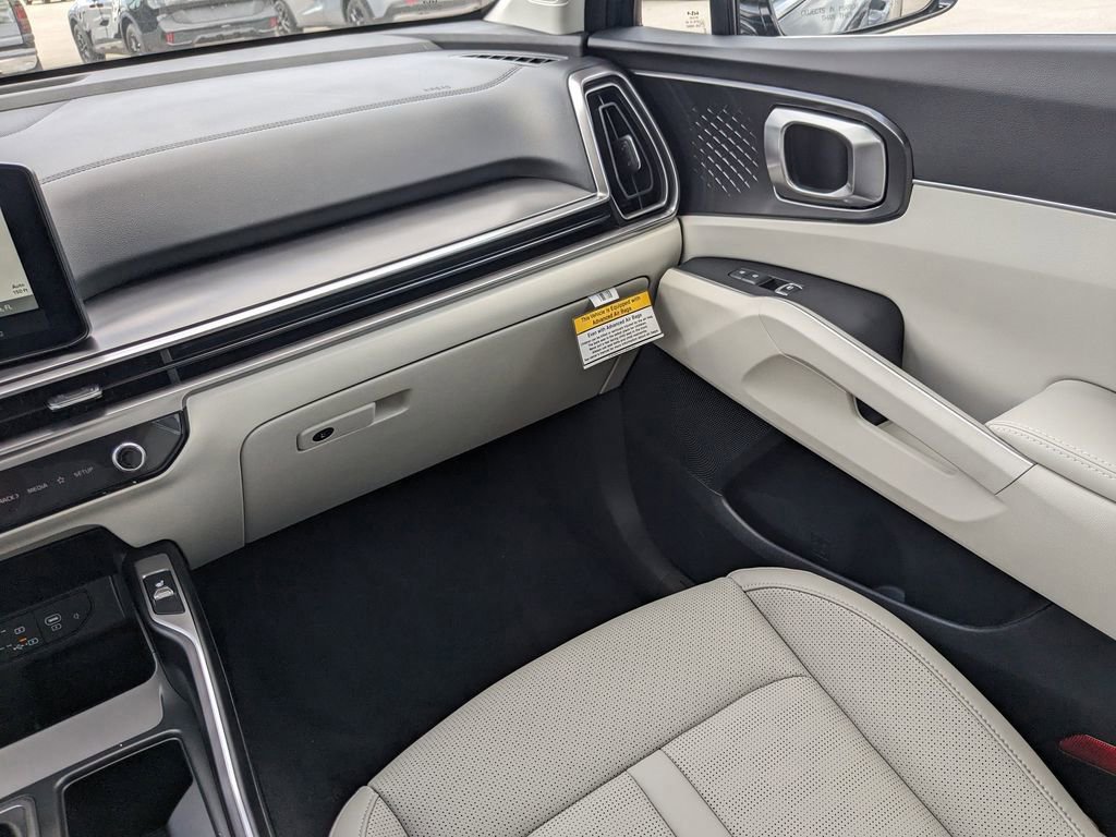 Certified 2025 Kia Sorento S AWD/4WD image 21