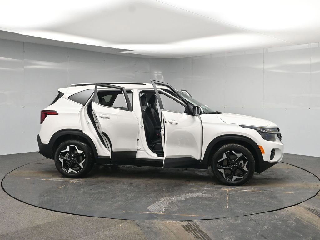 Used 2024 Kia Seltos EX image 46