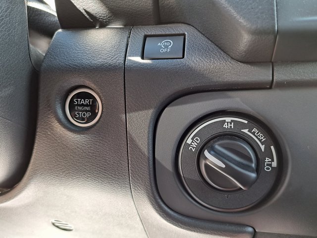 Used 2025 Nissan Frontier PRO-4X AWD/4WD image 14