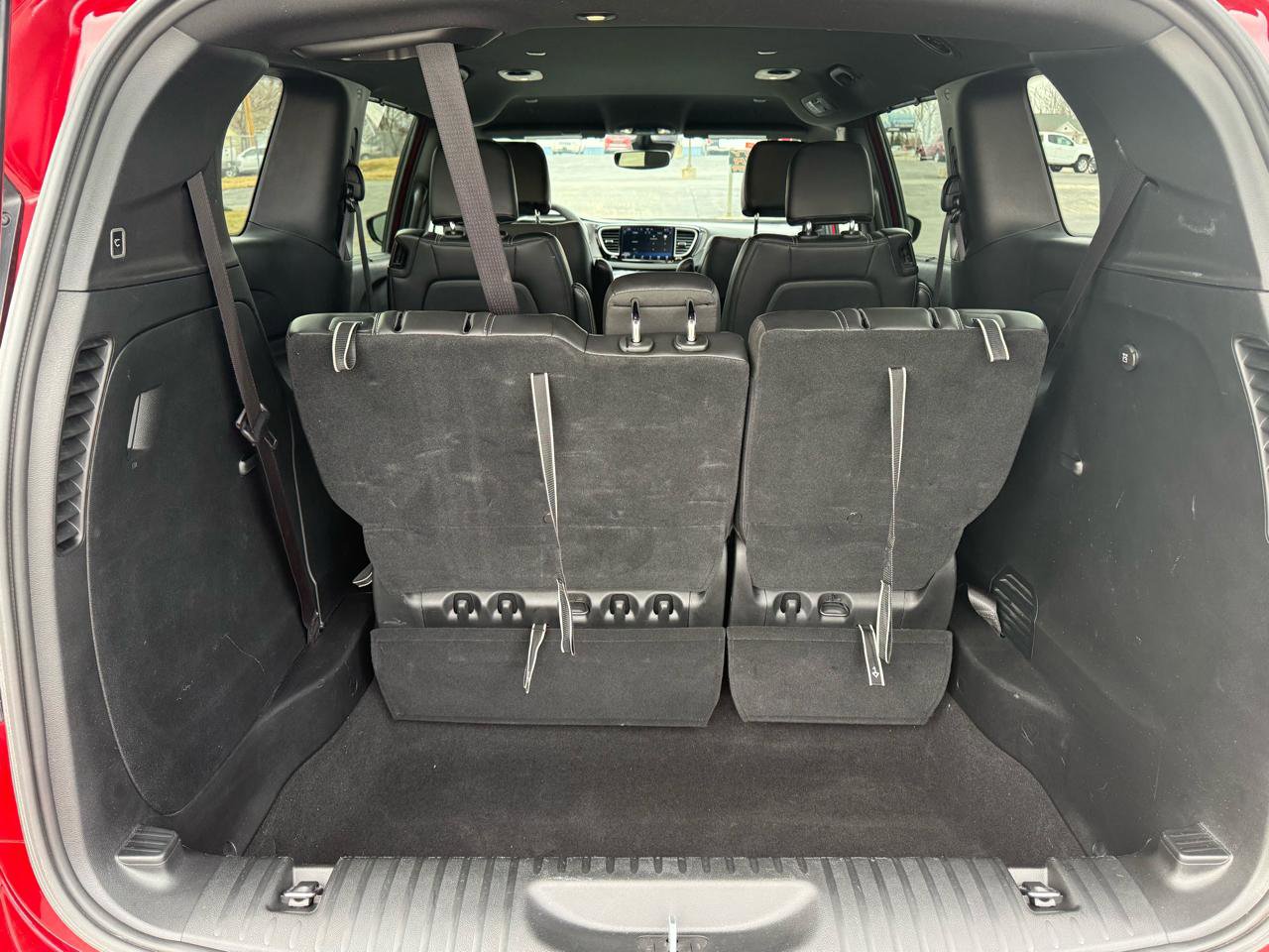 Used 2025 Chrysler Pacifica Select image 9