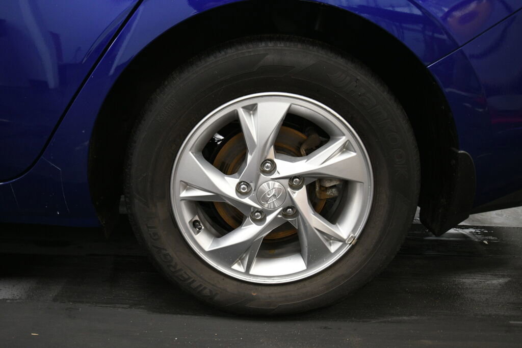 Used 2021 Hyundai Elantra SE image 31