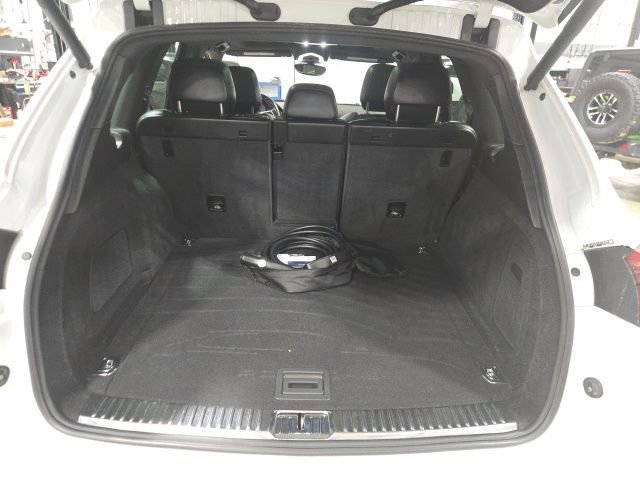 Used 2017 Porsche Cayenne S Platinum image 11