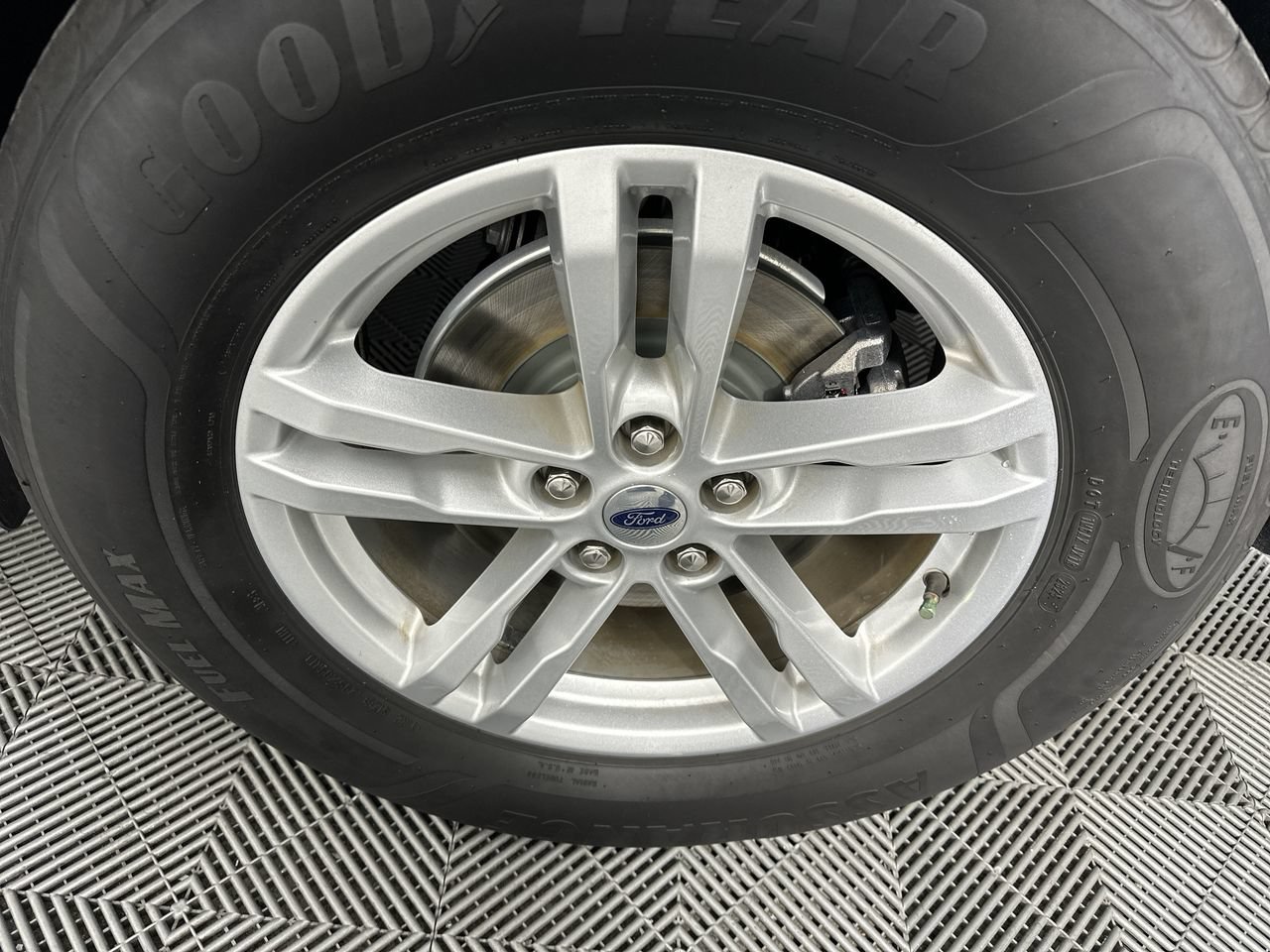 Used 2021 Ford Explorer XLT w/ Equipment Group 202A AWD/4WD image 21