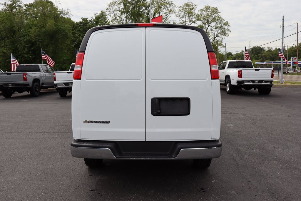 New 2025 Chevrolet Express 3500 w/ Chrome Appearance Package image 22