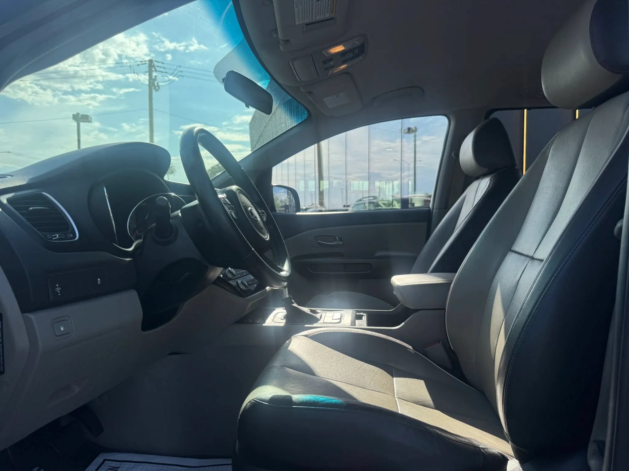 Used 2017 Kia Sedona LX w/ LX Essentials Premium Package FWD image 14